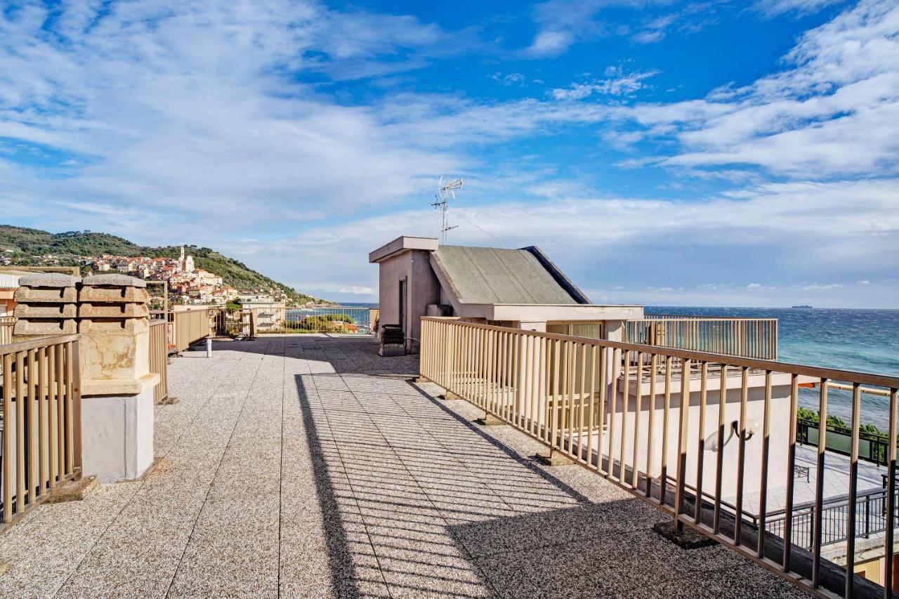 Casa Laura Elena Apartment San Bartolomeo Al Mare Exterior photo
