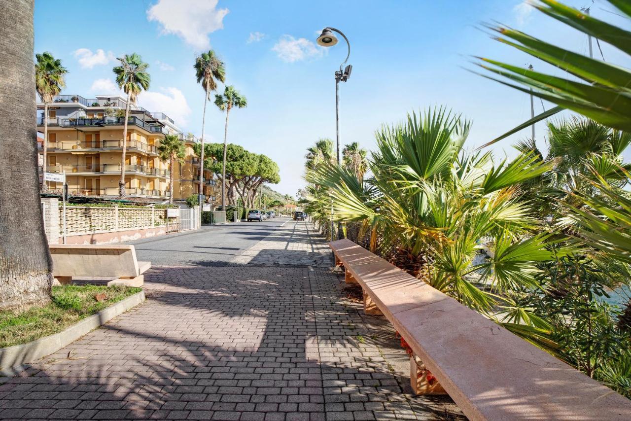 Casa Laura Elena Apartment San Bartolomeo Al Mare Exterior photo